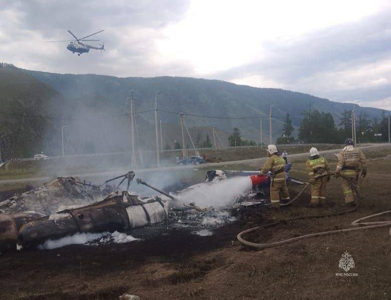 Вертолёт с туристами разбился на Алтае: что известно сейчас