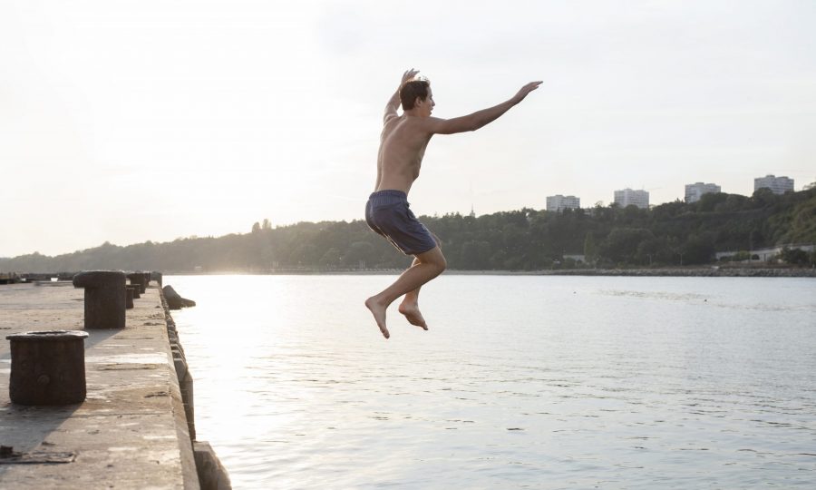 Соцсети: кузбасские подростки массово прыгают с большой высоты