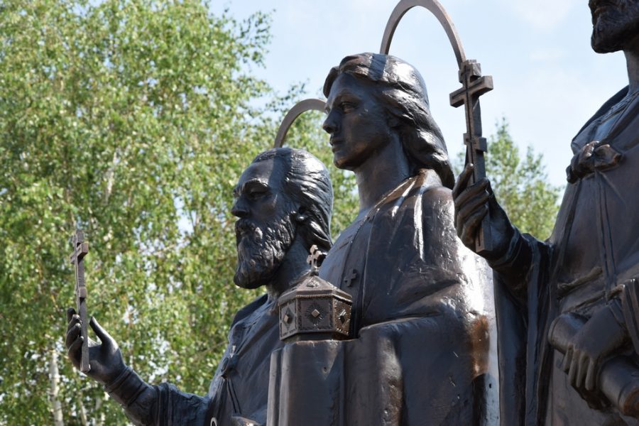 В Кузбассе появилась уникальная скульптура трёх святых