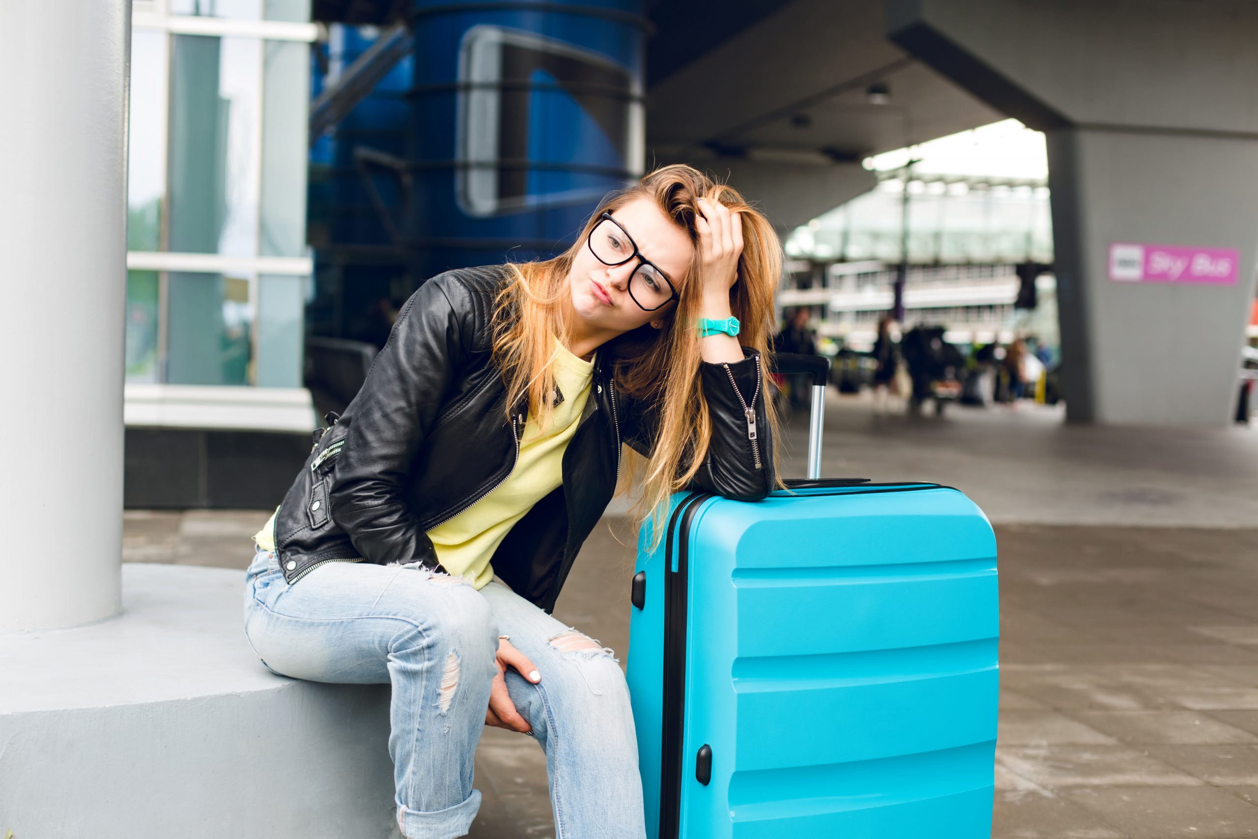 Airport she. Планирует отъезд. Задержка рейсов срочно.. Задержка рейсов в Москве вчера.