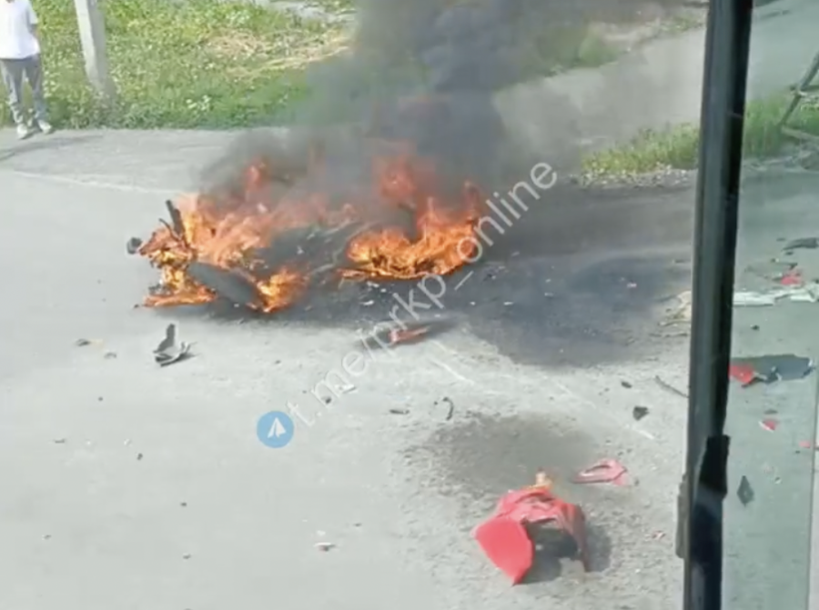  Кадры полыхающего мотоцикла разлетелись по соцсетям: в Кузбассе произошло ДТП