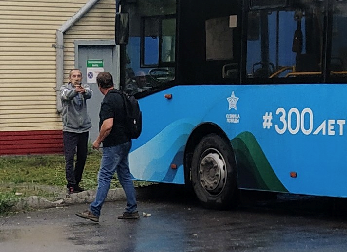 Кузбасская полиция выясняет обстоятельства конфликта со стрельбой у автобуса