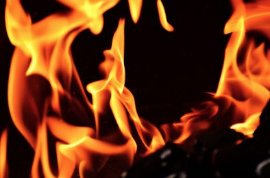 Внутри было 2 человека: огонь «съел» два дома в Кемерове