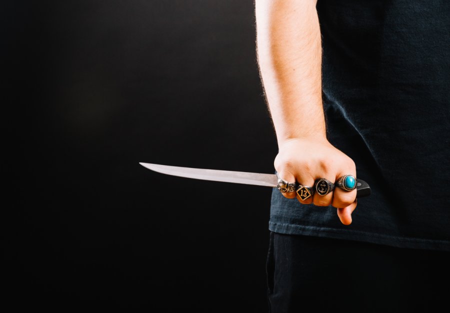 В Кузбассе женщина пырнула ножом соседку из-за простой просьбы