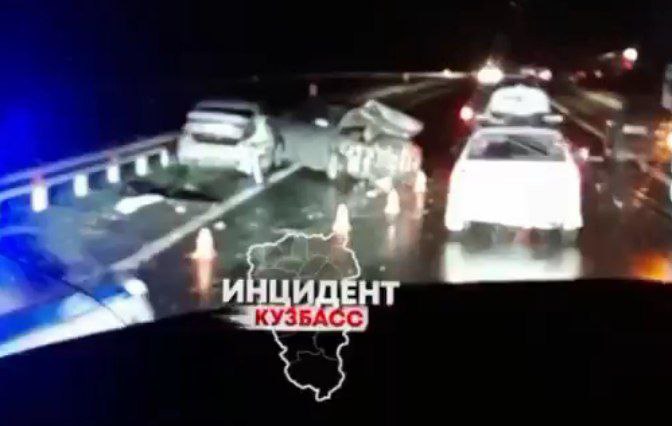 Соцсети: жесткая авария произошла на трассе в Кузбассе
