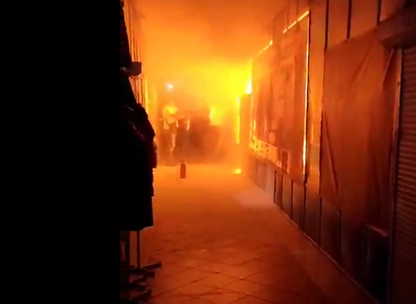 «Титаник» в огне: в Новокузнецке горел торговый центр