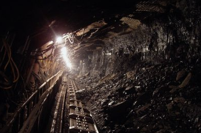 Из кузбасских шахт экстренно эвакуировали горняков