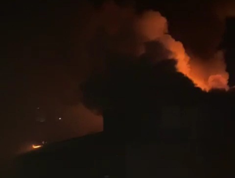 В Кузбассе густые клубы дыма от пожара окутали небо