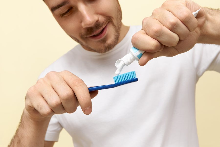 Зубная паста делает людей глупее: почему и в каких случаях, рассказал врач