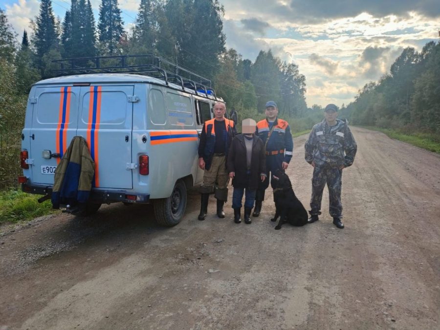 В Кузбассе спасатели нашли женщину, которая заблудилась в лесу