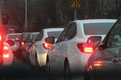 Соцсети: фура заблокировала движение на трассе в Кузбассе