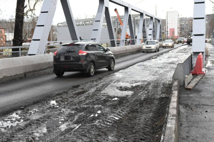 В Новокузнецке активно ведутся работы на мосту