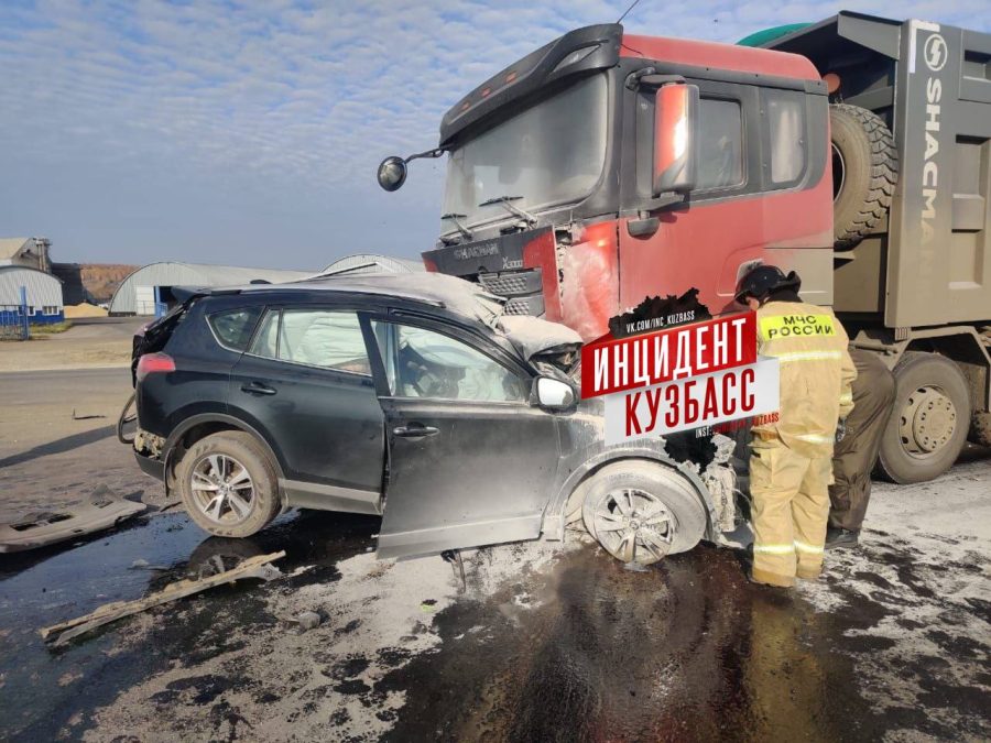 Соцсети: жесткая авария со смертельным исходом случилась в Кузбассе