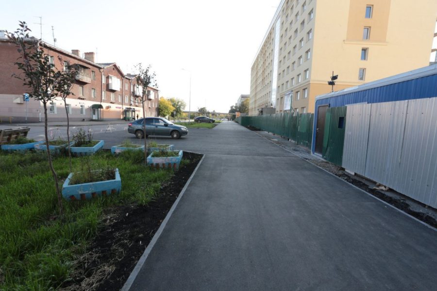 Почти готово: в Кемерове завершается ремонт дороги для пешеходов