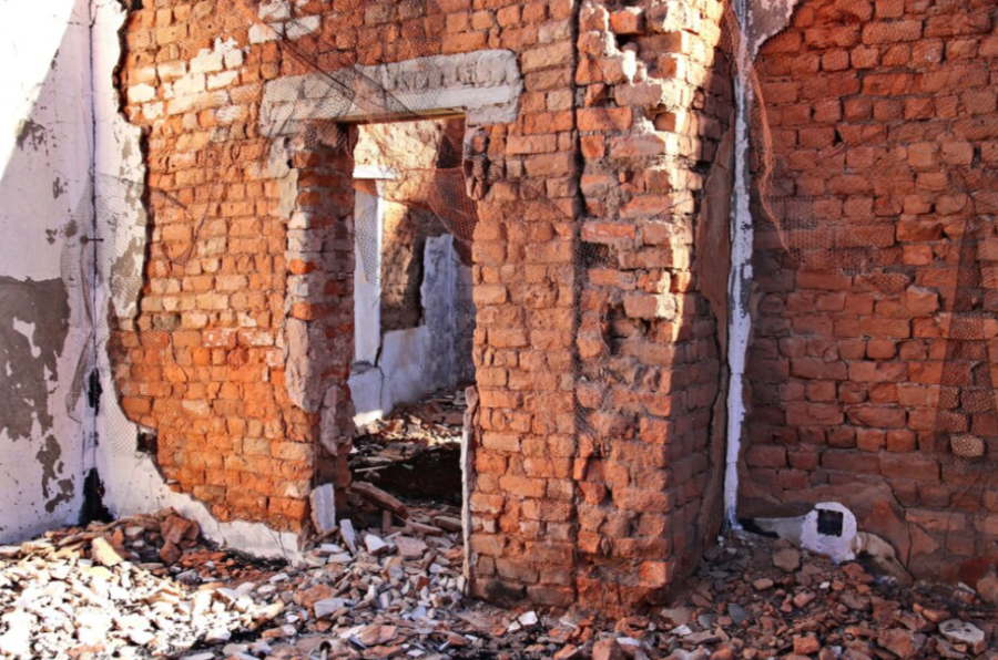 «Снесло башню»: огромное сооружение эпично рухнуло в Кузбассе