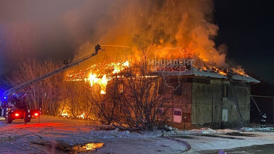 Соцсети: в Кемерове произошел страшный пожар рядом со школой
