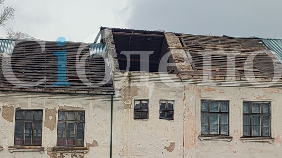«Второй ураган она не переживёт»: в Кузбассе экстренно закрыли опасную школу