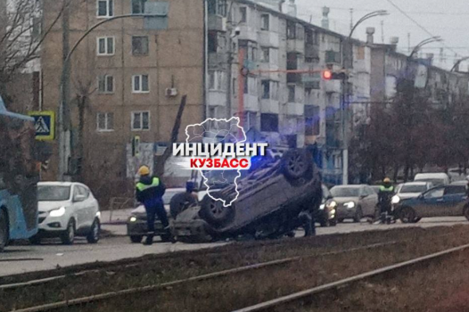 Страшная авария случилась в центре Кемерова