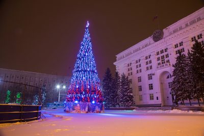 Власти Кемерова рассказали, когда на площади Советов поставят елку за 18 млн