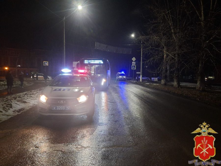 После гибели девушки под колесами автобуса в Кузбассе возбуждено уголовное дело