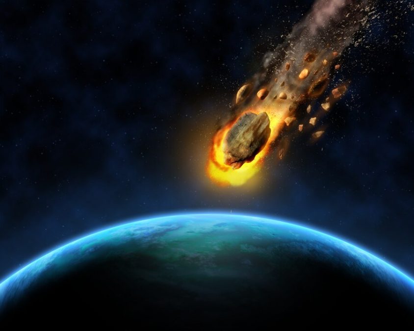 Опасный и гигантский астероид скоро пролетит над Землей