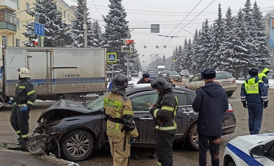 Четыре человека пострадали в ДТП на перекрестке кузбасского города
