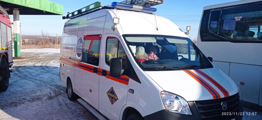 На кузбасское трассе произошло ЧП с автобусом, в котором находились дети