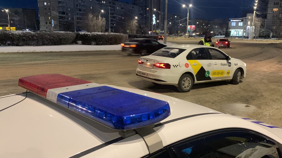 Полицейские начали активно следить за плохими таксистами Кемерова