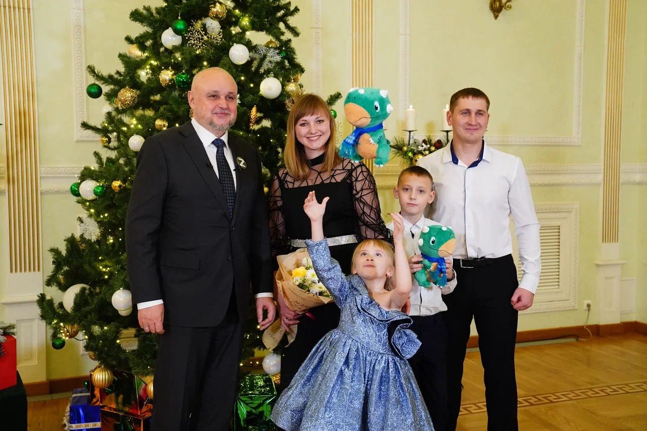 Губернатор Сергей Цивилев поздравил кузбассовцев с Новым годом