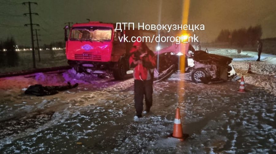 Соцсети: кузбассовцы погибли в ужасном ДТП с грузовиком
