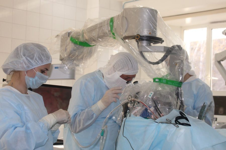 «Ювелирную» операцию провели врачи из Кузбасса: они удалили страшную опухоль головного мозга