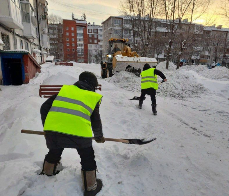 Кемерове дворники перегружены работой из-за ночной метели