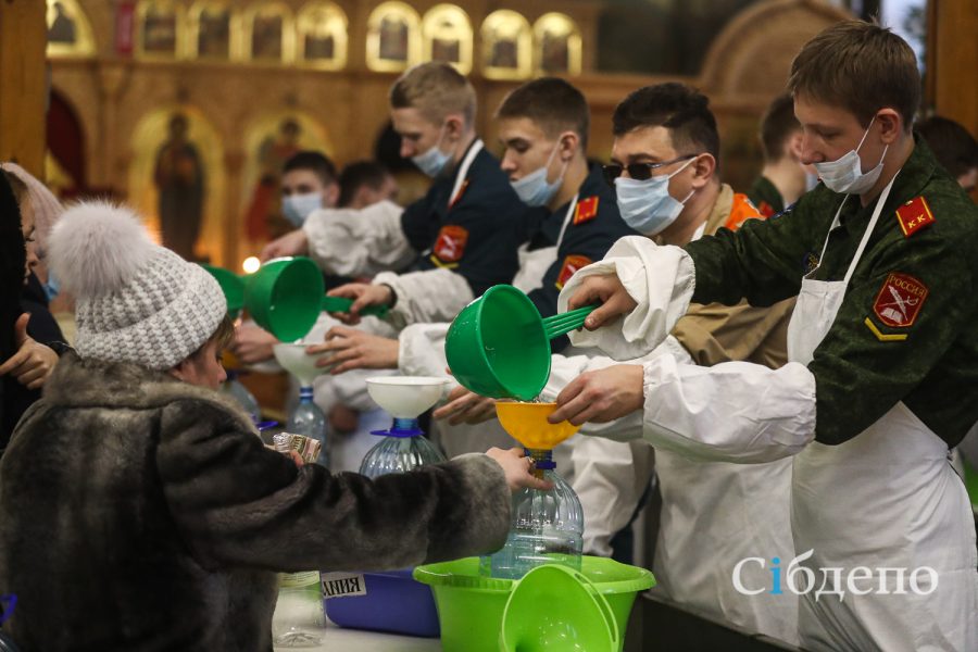 «Выставлены аншлаги о запрете»: санитарные врачи проверили безопасность крещенской воды в Кузбассе