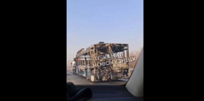 Видео: в Новокузнецке утром вспыхнул новый синий автобус