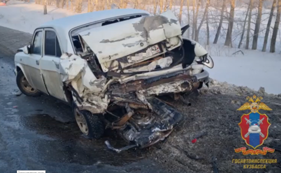 Полиция показала последствия ДТП с 10 машинами на трассе в Кузбассе