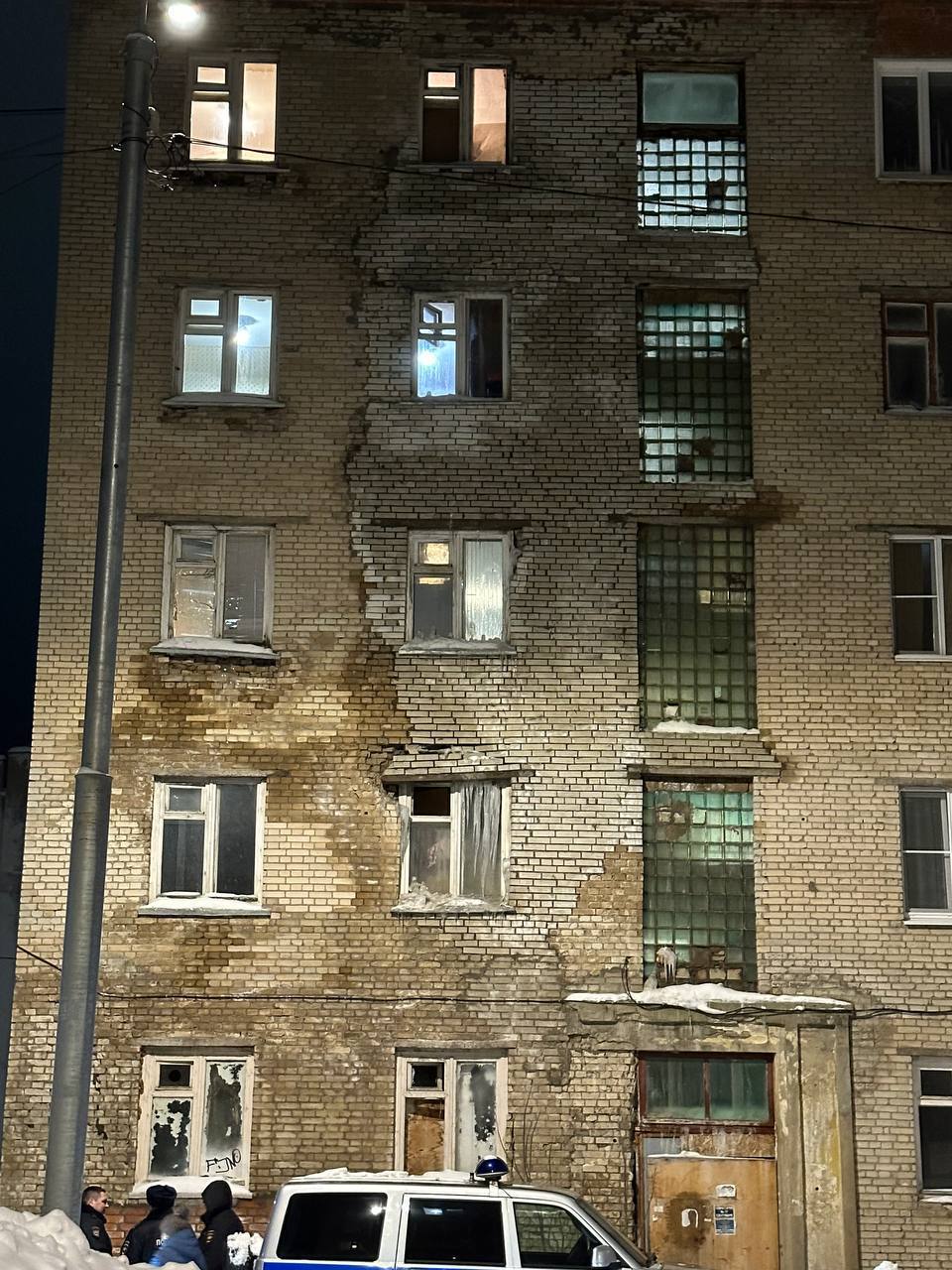 Жилое здание треснуло в российском регионе: людей эвакуировали