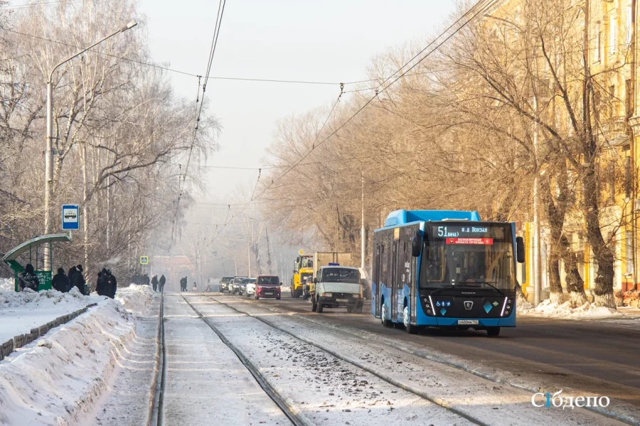 В Кемерове пассажирский автобус попал в ДТП