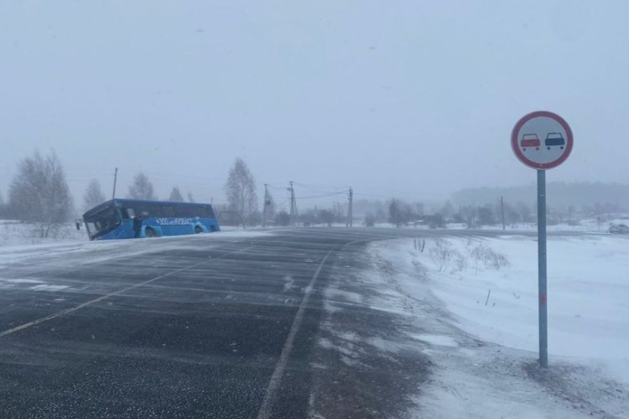 В Кузбассе автобус с пассажирами попал в ДТП