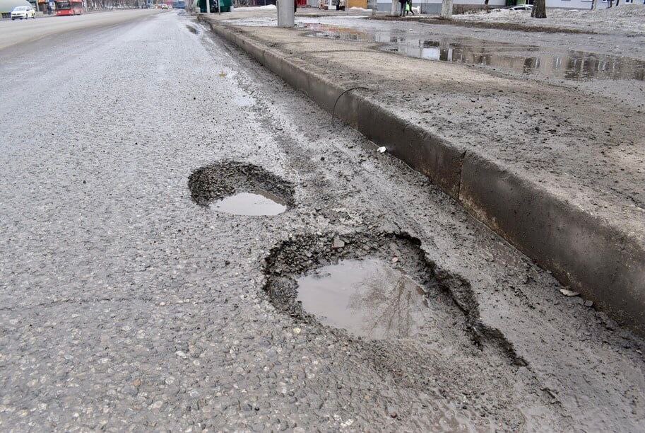 В крупном городе Кузбасса приступают к срочному ремонту дорог
