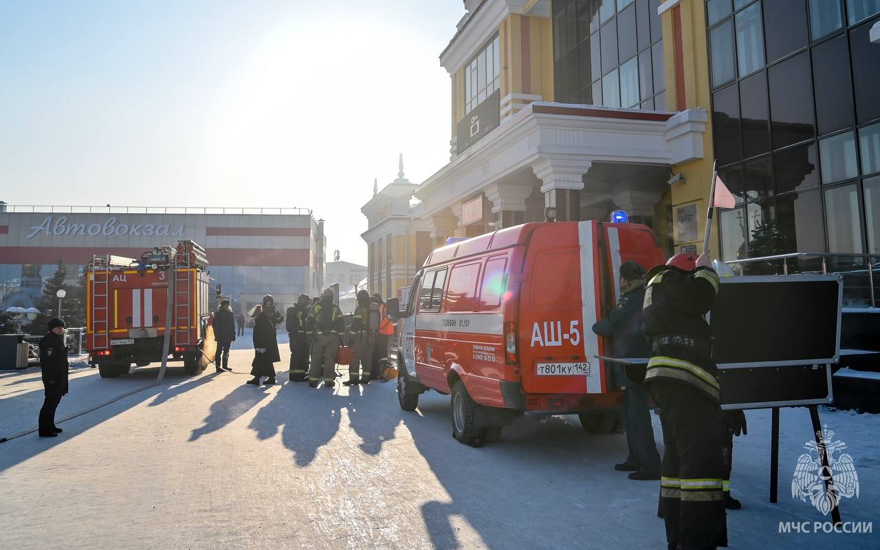 Пожарные машины съехались к зданию вокзала в Новокузнецке • 27.02.2024 •  Новости • Сибдепо