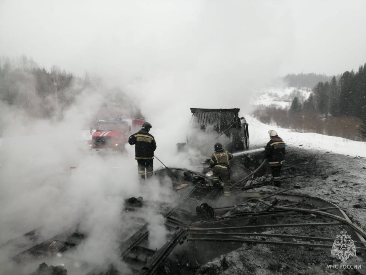 Есть пострадавшие: в Кузбассе авария стала причиной серьезного возгорания