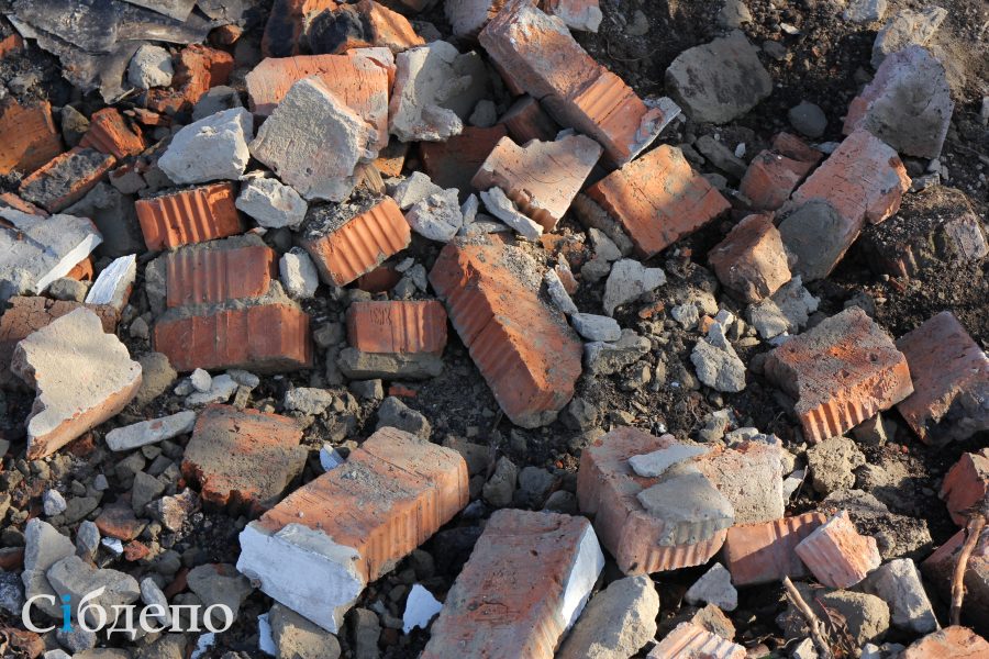 Видео: стена жилого дома рухнула в кузбасском городе