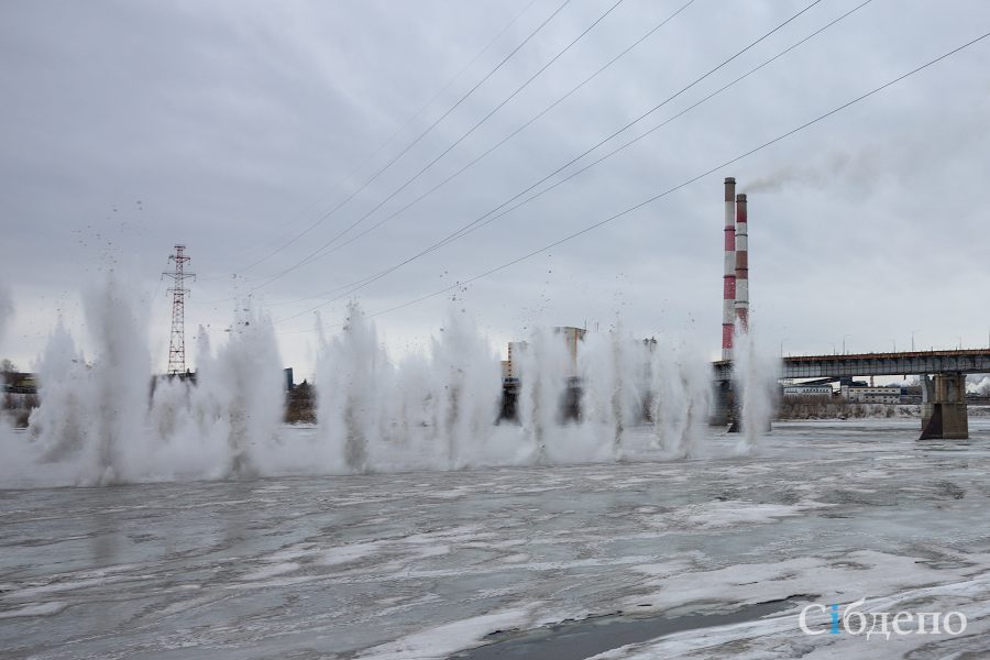 В Кемерове взорвали лёд: фоторепортаж с самого сурового «салюта» весны