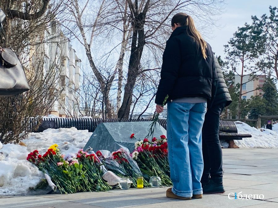 Кемеровчане почтили память погибших во время теракта в «Крокусе»