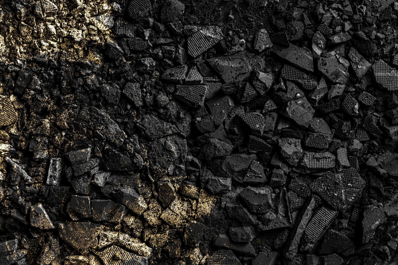 Из-за угрозы взрыва приостановлена работа шахты в Кузбассе