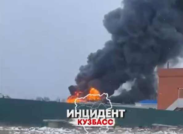 Чёрный дым от пожара встревожил жителей Кемерова