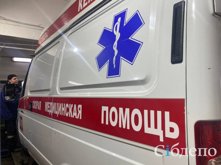 В Кемерове произошла авария с двумя троллейбусами и легковушкой, есть пострадавшие