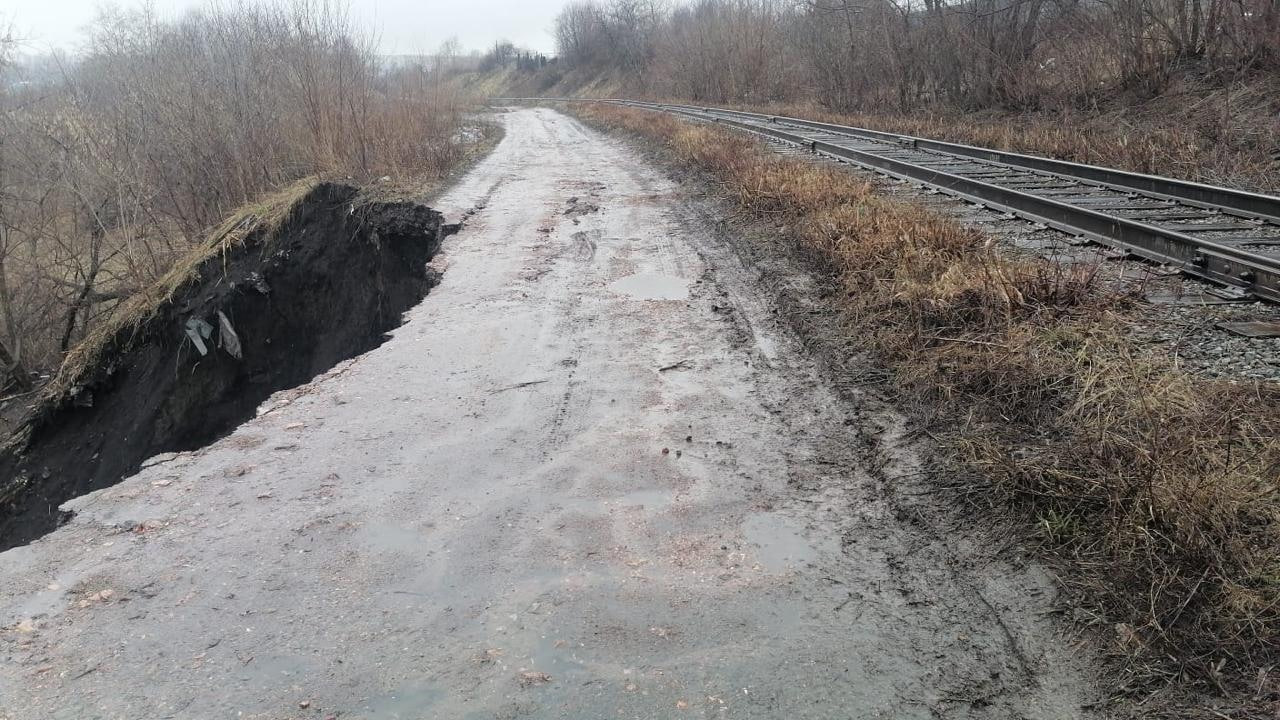 СК начал проверку после обрушения участка дороги в Прокопьевске