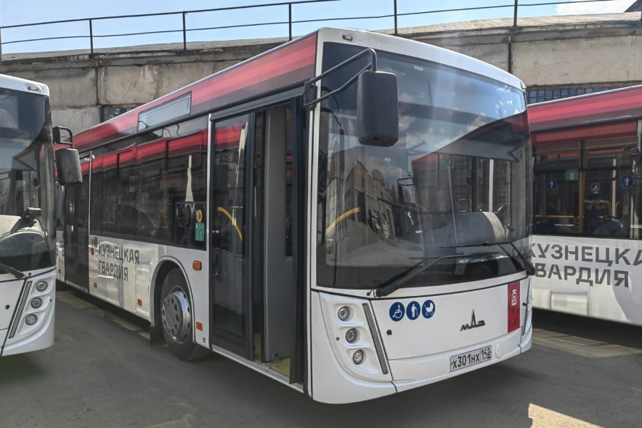 Новые автобусы в ливреях выйдут на улицы кузбасского города