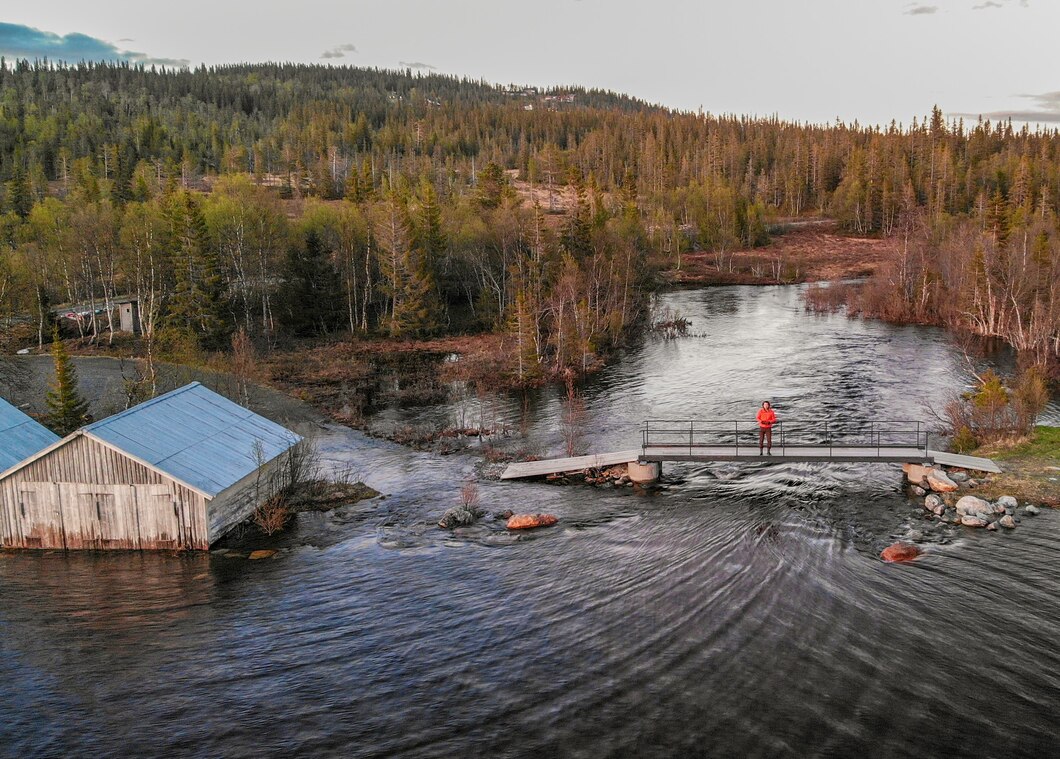 Более 900 дач в сибирском регионе ушли под воду
